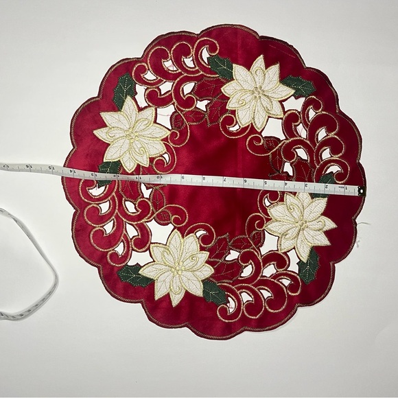 Christmas-themed, round, 4 embroidered placemats - Picture 5 of 6